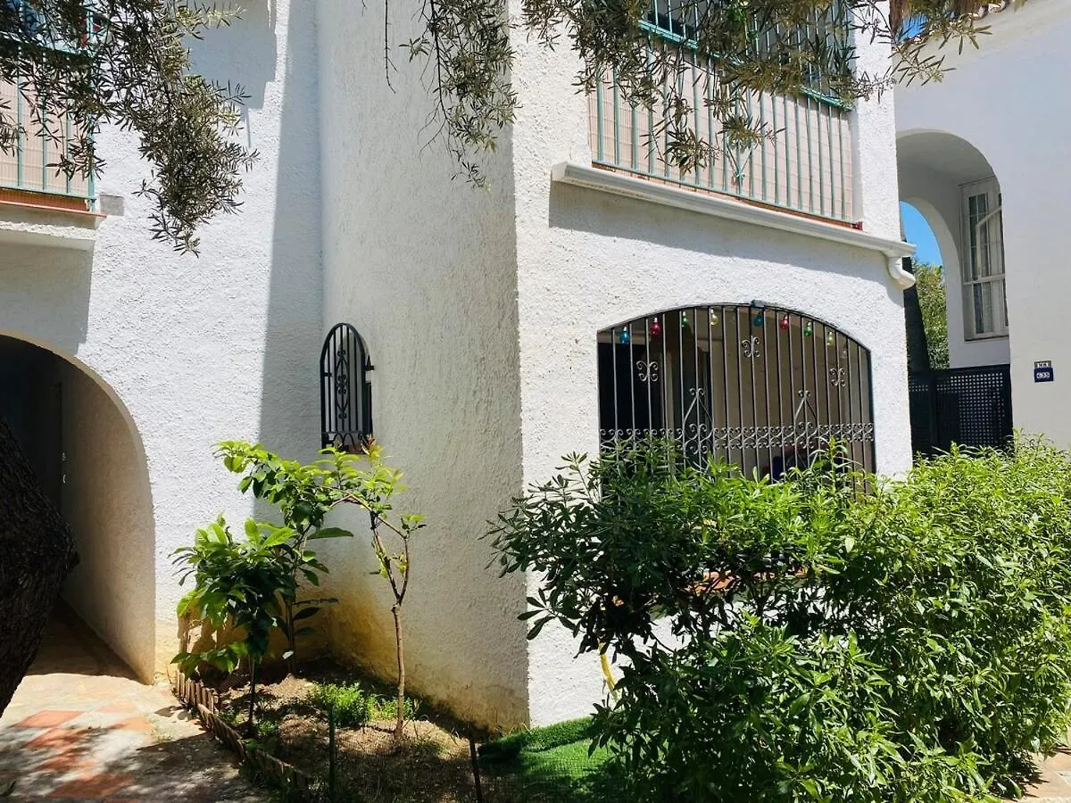 Casa Verde - Ground Floor Apartment Next To The Beach 托罗克斯科斯塔